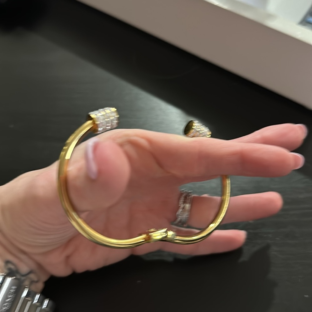 🔥 LIKE NEW BRACELET 🔥 - Picture 2 of 5